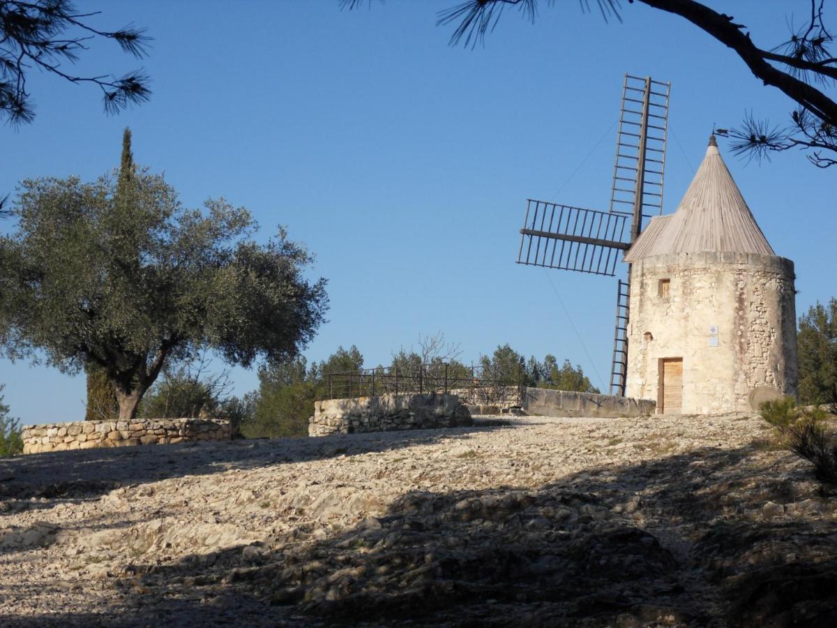 Lou Meinado Saint-Martin-de-Crau Esterno foto